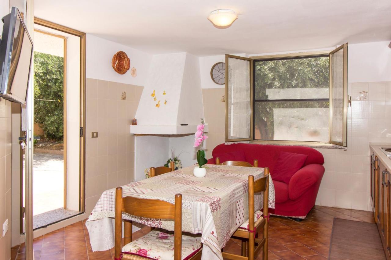 Appartamenti In Villa Con Ampio Giardino Esterno Posada  Dış mekan fotoğraf