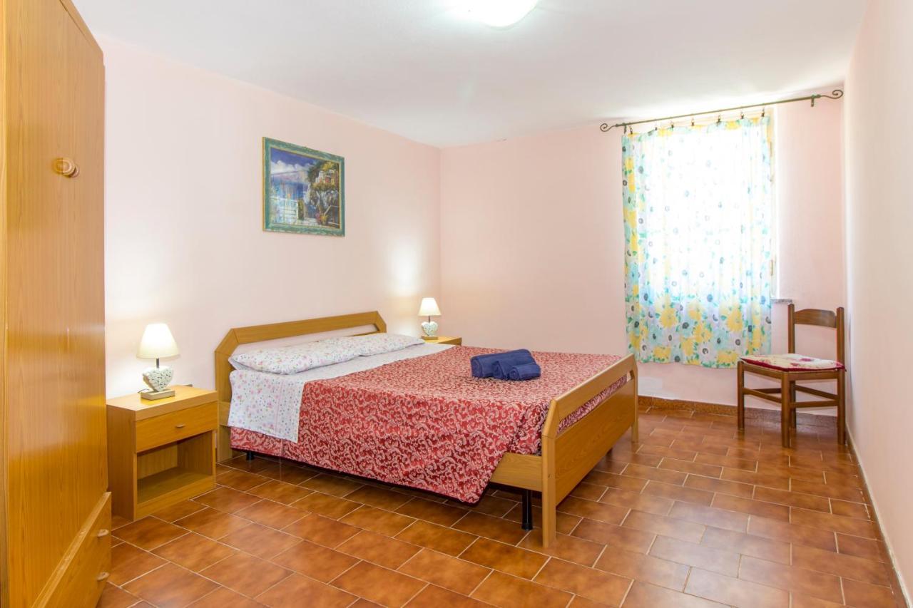 Appartamenti In Villa Con Ampio Giardino Esterno Posada  Dış mekan fotoğraf