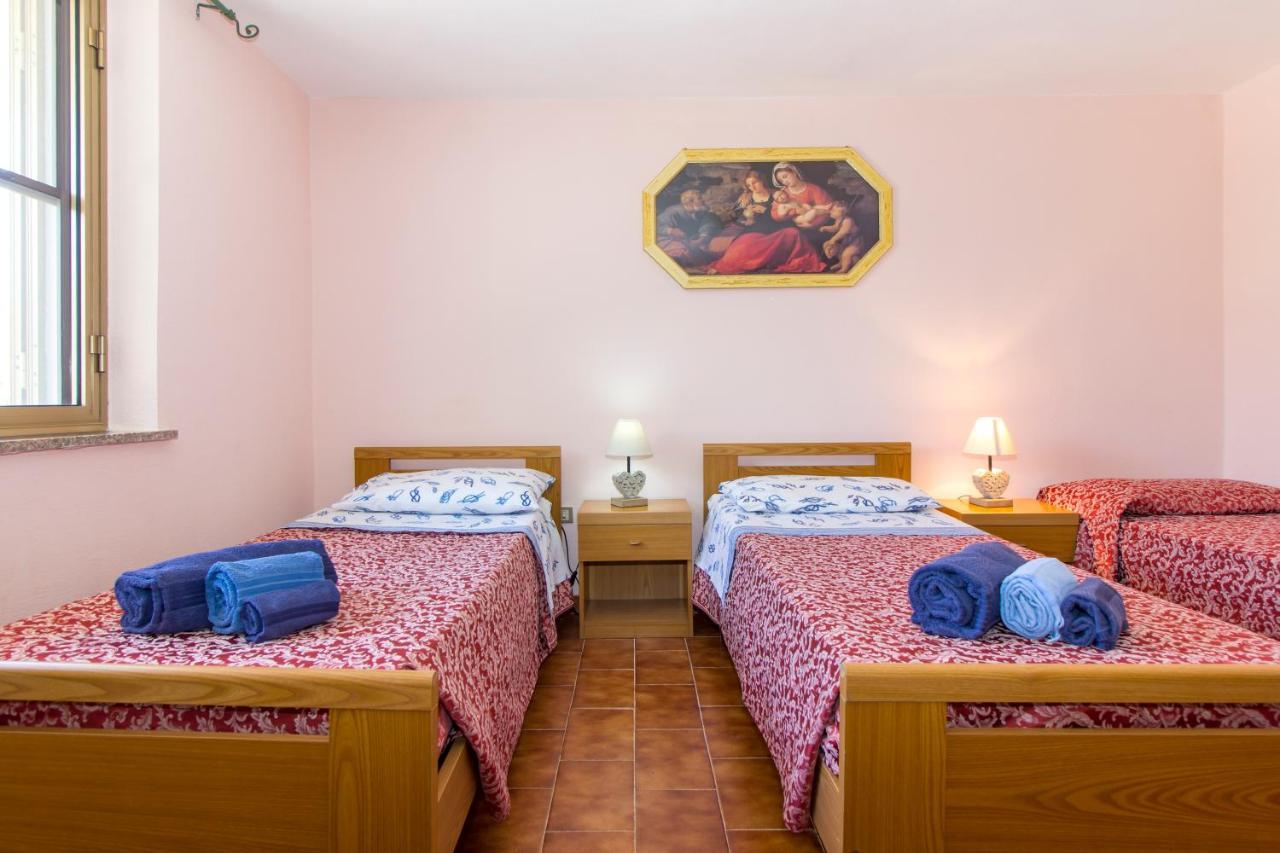 Appartamenti In Villa Con Ampio Giardino Esterno Posada  Dış mekan fotoğraf