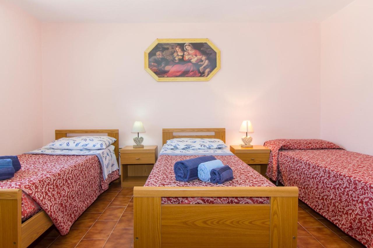 Appartamenti In Villa Con Ampio Giardino Esterno Posada  Dış mekan fotoğraf