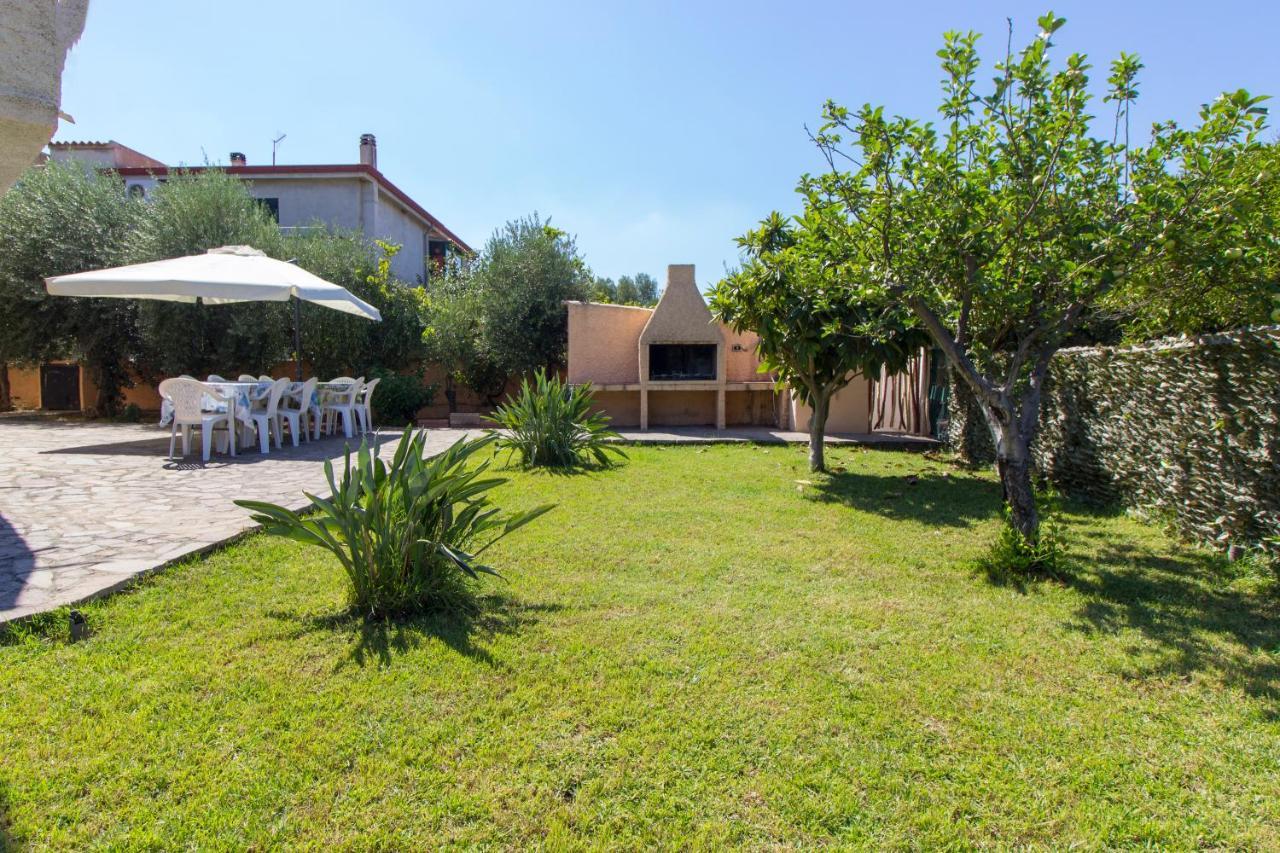 Appartamenti In Villa Con Ampio Giardino Esterno Posada  Dış mekan fotoğraf