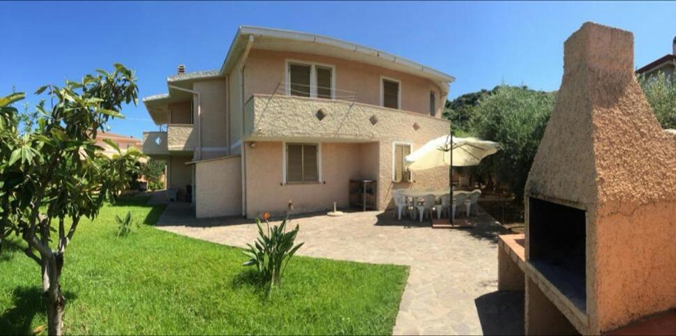 Appartamenti In Villa Con Ampio Giardino Esterno Posada  Dış mekan fotoğraf