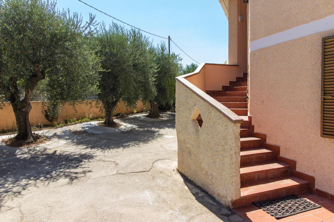 Appartamenti In Villa Con Ampio Giardino Esterno Posada  Dış mekan fotoğraf